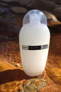 Refreshing-cleanser-in-water-with-shadow